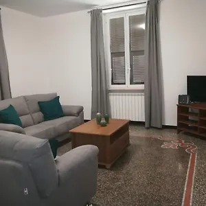 https://la-casa-di-via-defferrari.hotelitalianriviera.com